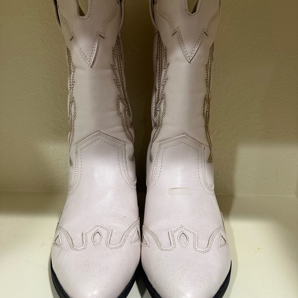 Cream Western Cowboy Boots - Picture 2 of 4